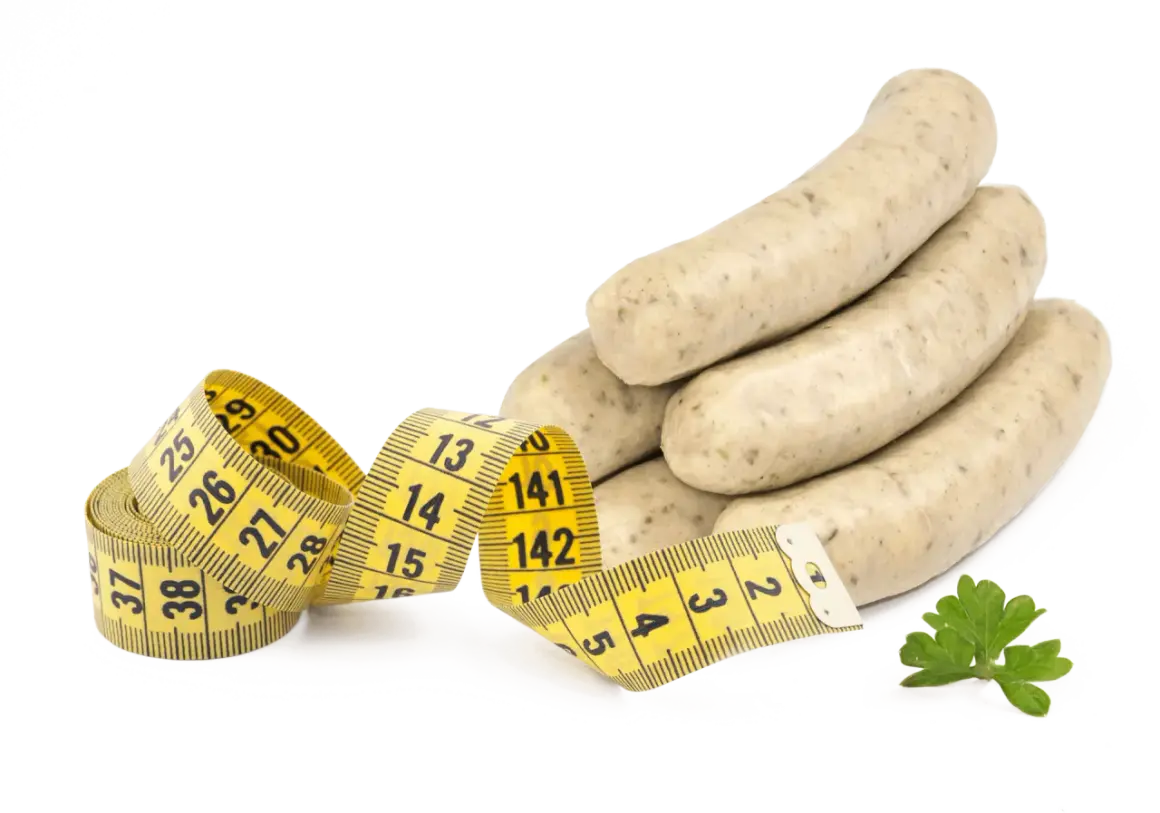 Bratwurst roh essen? Ein Maßband zeigt, dass man auf die Figur achten sollte. Ein Petersilienblatt liegt daneben.