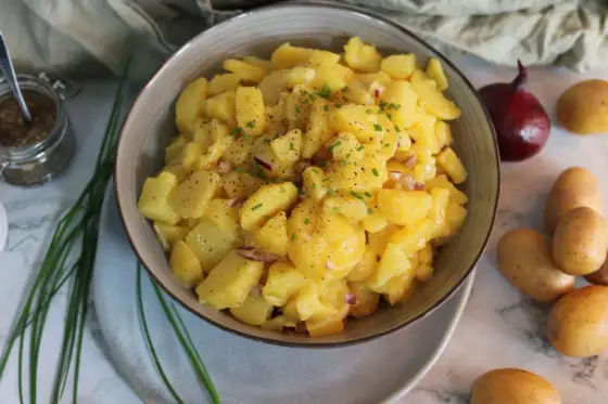 Kartoffelsalat ohne Mayo - so gelingt die bayerische Art